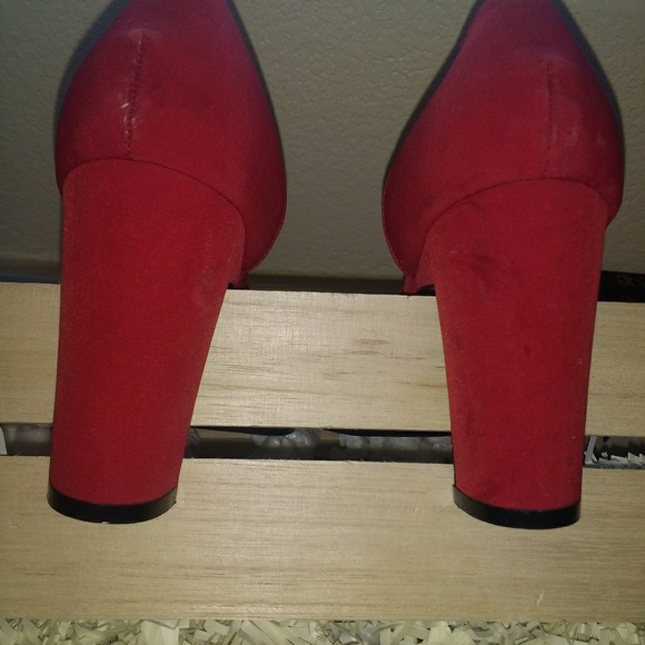 Red heels - Picture 2 of 7